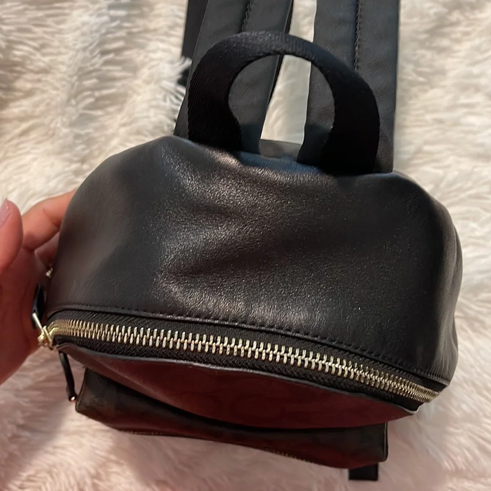 Coach small backpack - Picture 7 of 11